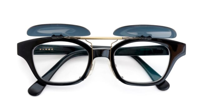 クリップオンサングラス制作事例 No.307 白山眼鏡 BKにダークグレー偏光レンズ・アンティークゴールドの場合