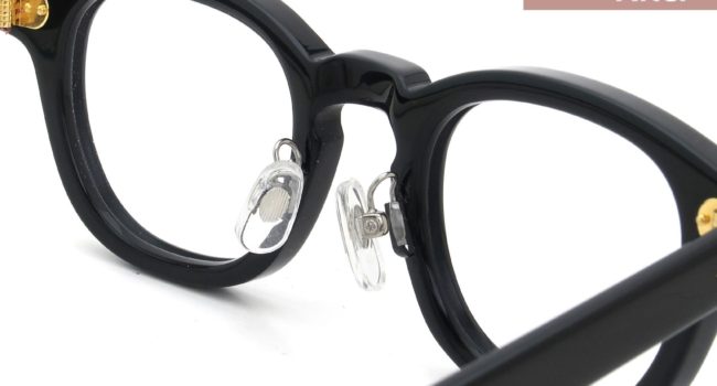 パット加工事例 No.421 JULIUS TART OPTICAL [Gold series] メガネ AR-44-22 Blackに溶着式金属アームシリコンパットの場合
